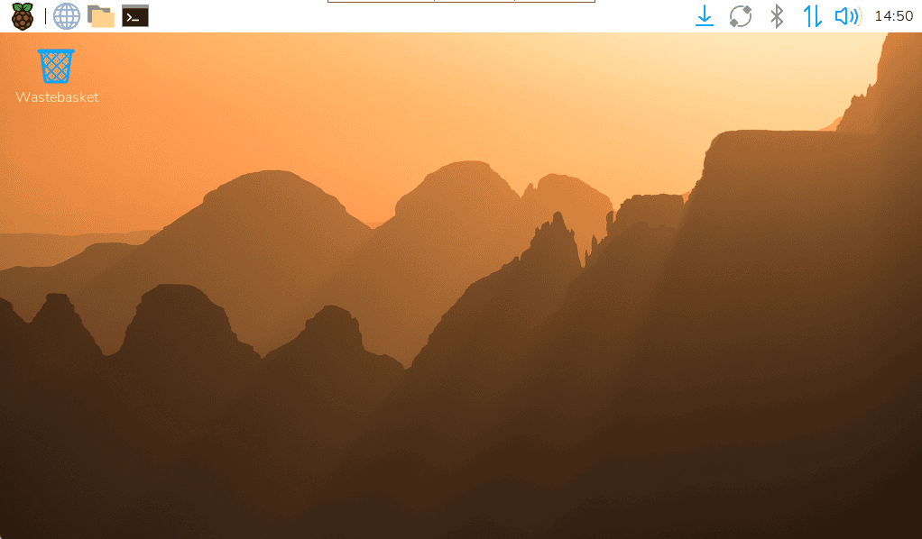 이 사진은 안전신문고를 라즈베리파이로 설치하는 과정에서 촬영된 것으로, 홈서버 관리와 셀프호스팅에 관심 있는 분들에게 유용한 정보입니다.